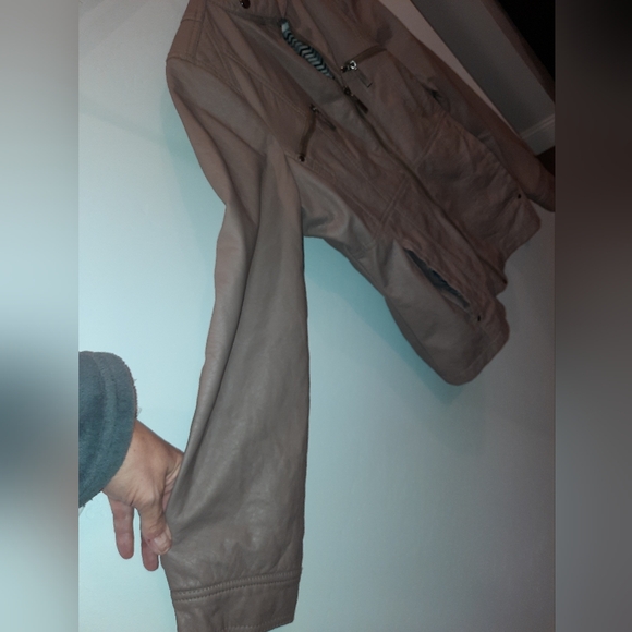 Vanity women’s taupe Faux Leather Jacket size large excellent used condition - Picture 4 of 10